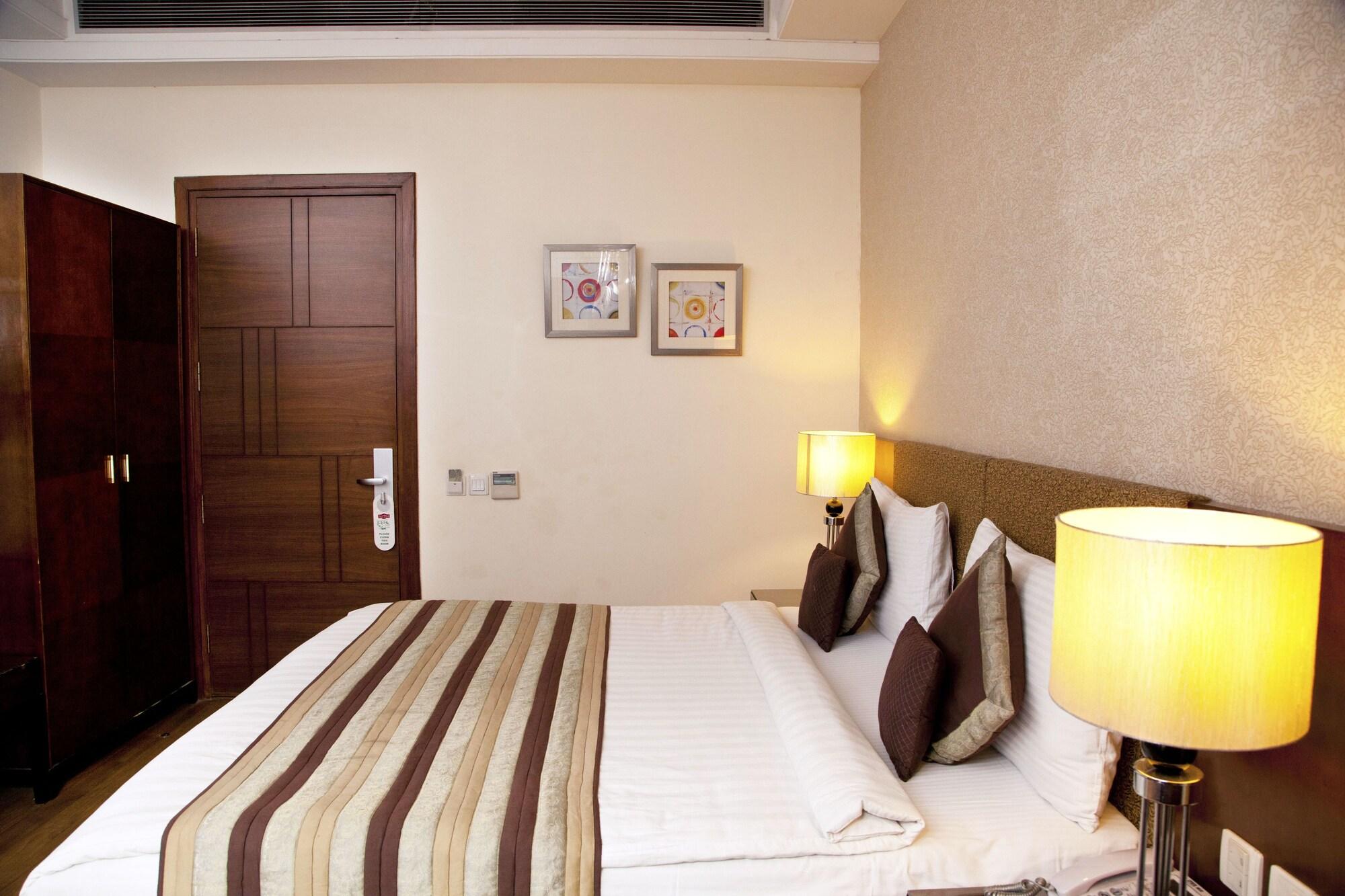 Alpina Hotels & Suites Νέο Δελχί Εξωτερικό φωτογραφία