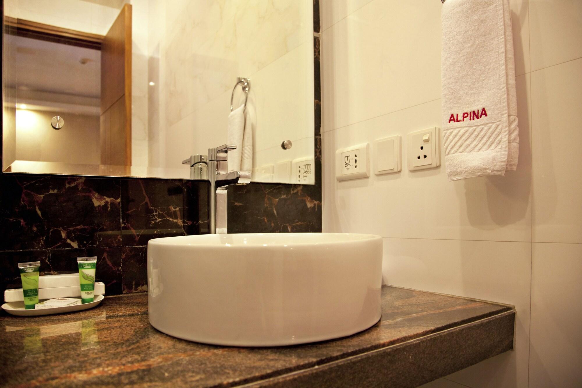 Alpina Hotels & Suites Νέο Δελχί Εξωτερικό φωτογραφία
