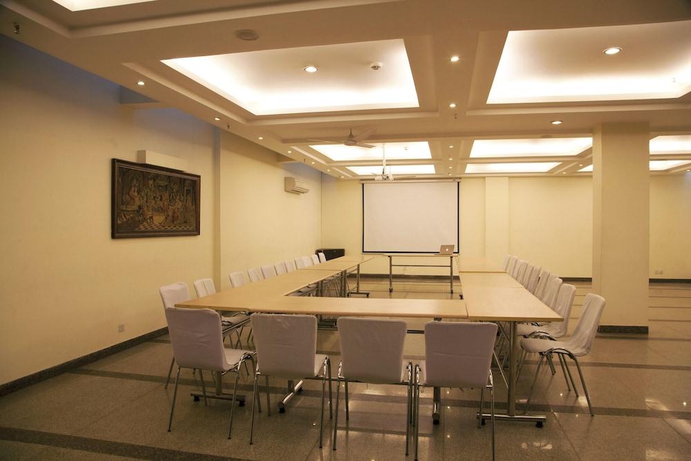 Alpina Hotels & Suites Νέο Δελχί Εξωτερικό φωτογραφία