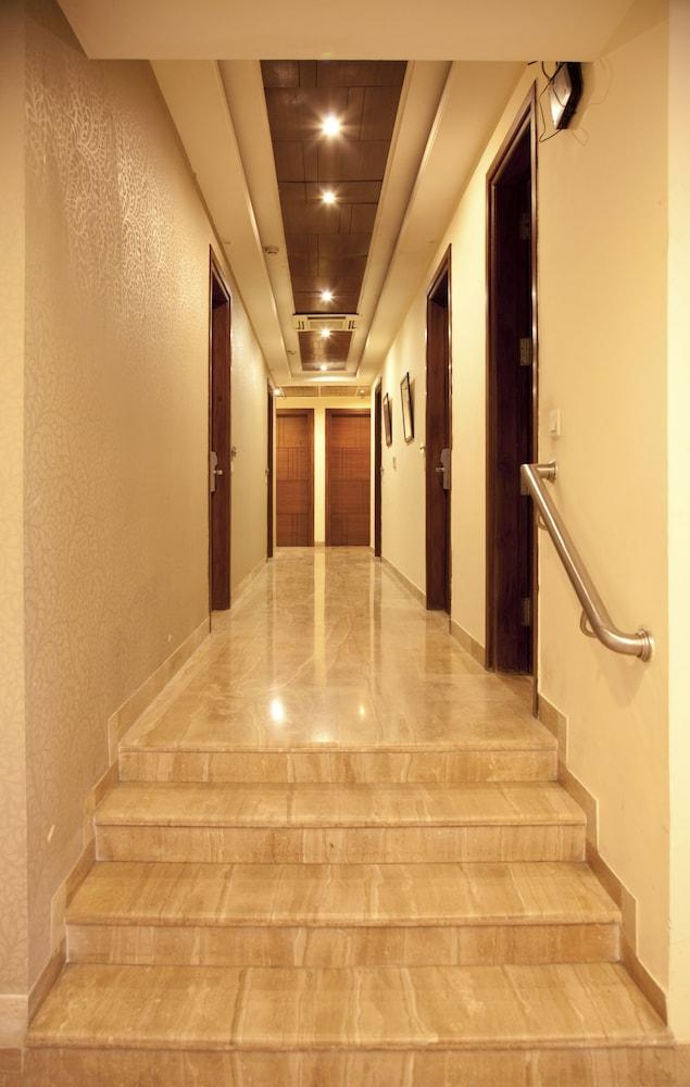 Alpina Hotels & Suites Νέο Δελχί Εξωτερικό φωτογραφία