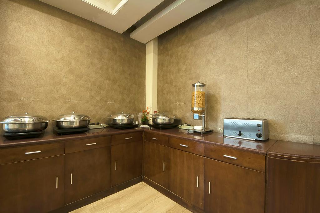 Alpina Hotels & Suites Νέο Δελχί Εξωτερικό φωτογραφία