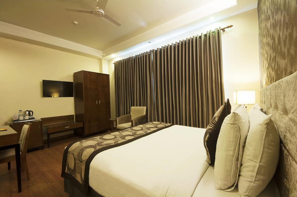 Alpina Hotels & Suites Νέο Δελχί Εξωτερικό φωτογραφία