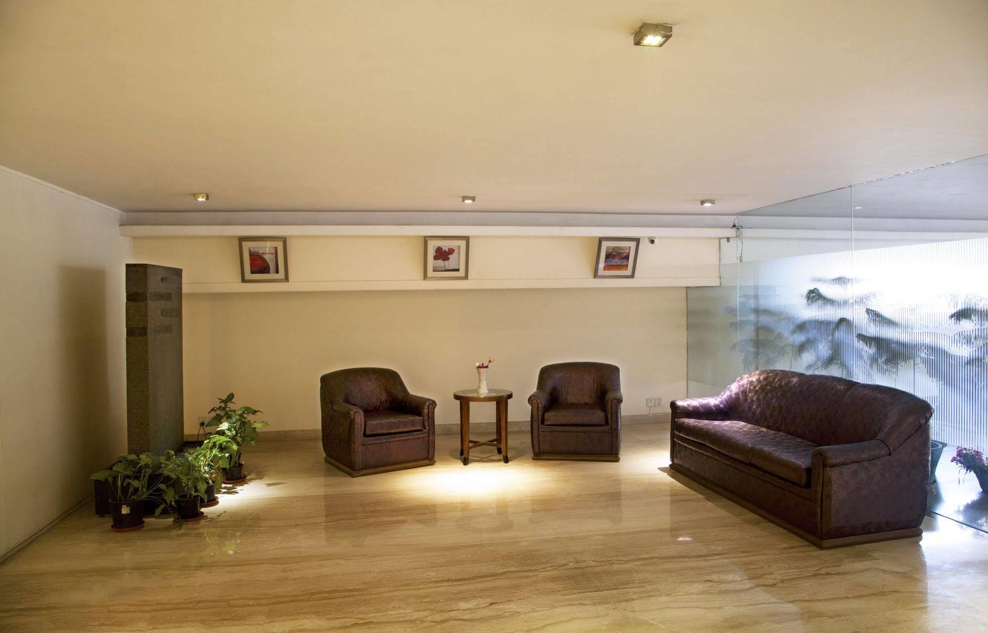 Alpina Hotels & Suites Νέο Δελχί Εξωτερικό φωτογραφία