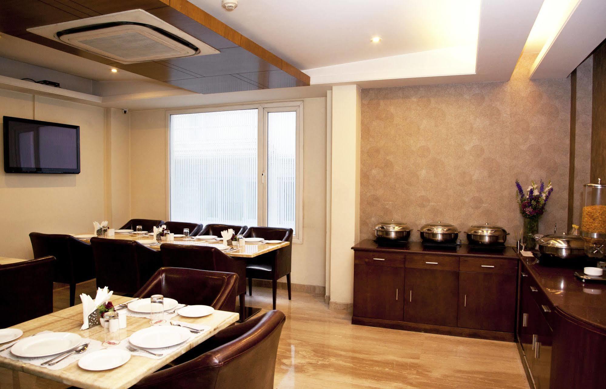 Alpina Hotels & Suites Νέο Δελχί Εξωτερικό φωτογραφία