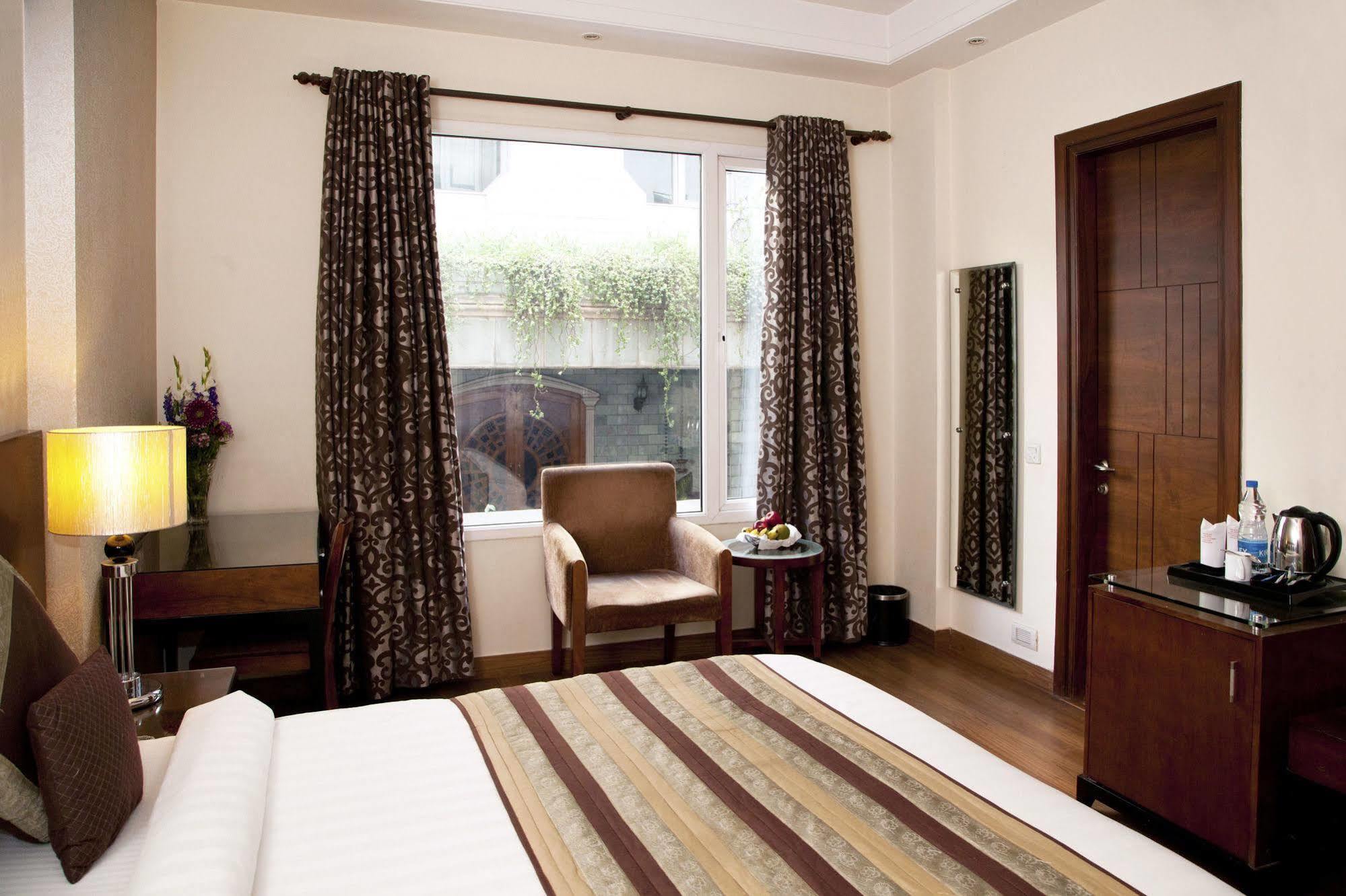 Alpina Hotels & Suites Νέο Δελχί Εξωτερικό φωτογραφία