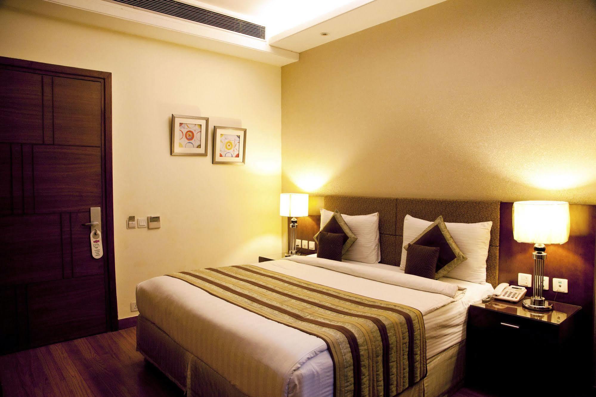 Alpina Hotels & Suites Νέο Δελχί Εξωτερικό φωτογραφία