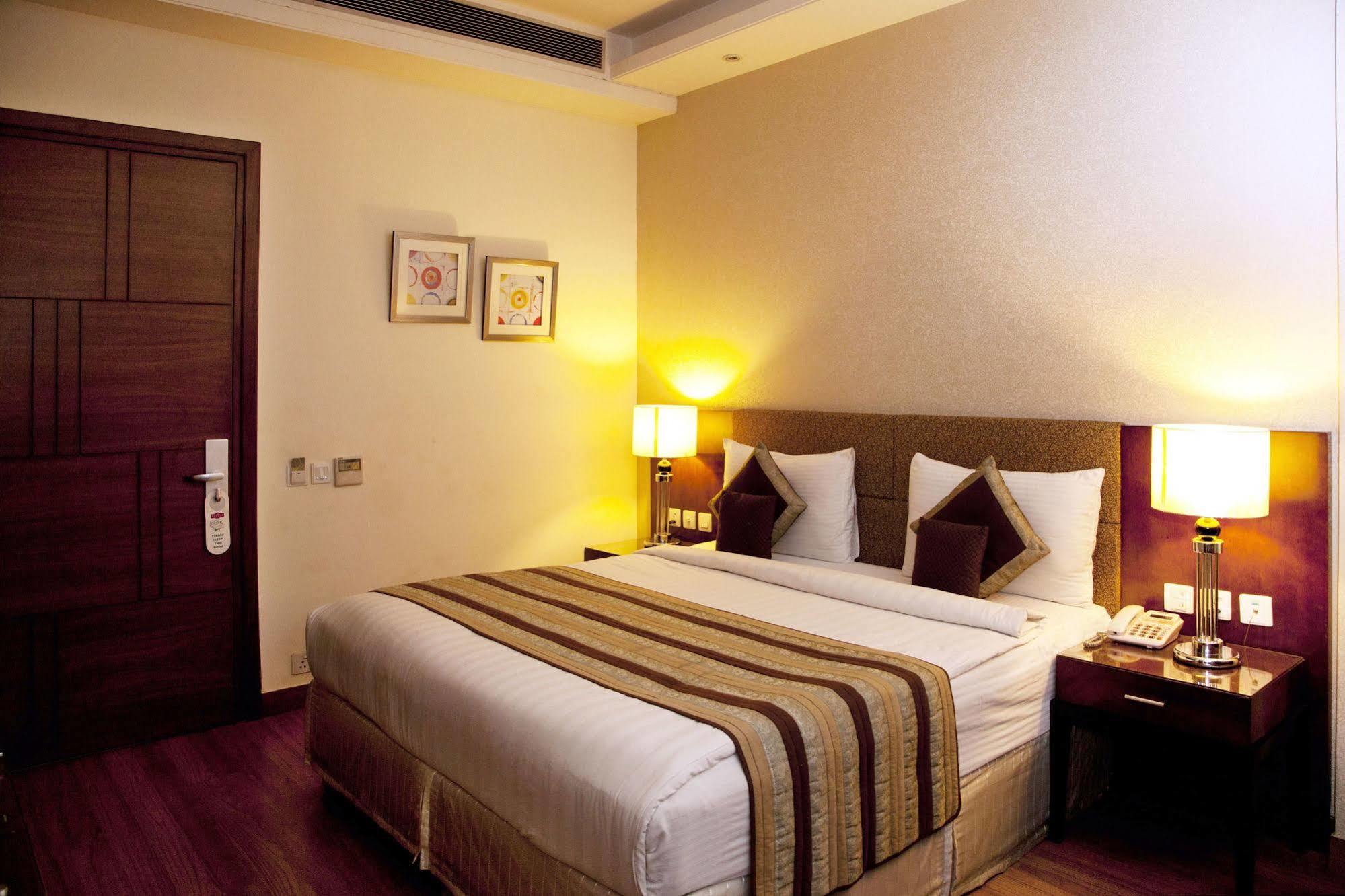 Alpina Hotels & Suites Νέο Δελχί Εξωτερικό φωτογραφία