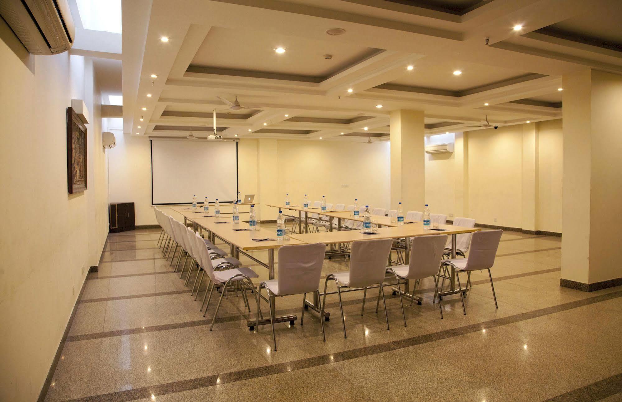 Alpina Hotels & Suites Νέο Δελχί Εξωτερικό φωτογραφία